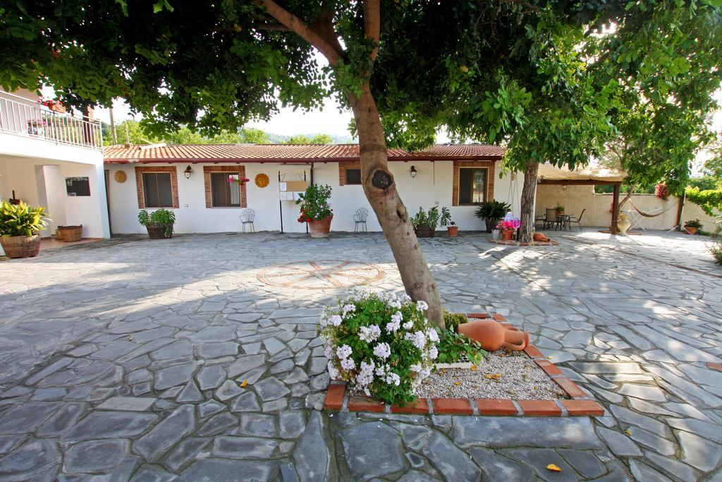 Casa Vacanze Borgo Borghese ซานตาเลสโซ ซิกูโล ภายนอก รูปภาพ